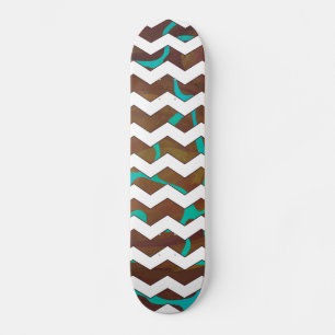 Skate Girafa Marrom e Estampa Azul-Arroxeado