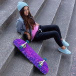 Skate Glitter Coloca Rosa Roxo<br><div class="desc">skate feminino com brilho púrpura e rosado pinto e falso pingando contra um fundo roxo.</div>