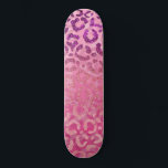Skate Gradiente de impressão do animal-leopardo-roxa-ros<br><div class="desc">Este padrão chic e glamouroso é perfeito para a moça da moda e na moda. Ele apresenta um gradiente de impressão leopardo brilhante, cor-de-rosa, roxo e cor-de-rosa, em cima da fúchsia, até lilac cheetah impressão ombre. É único, elegante, bonito, feminino e legal. ***NOTA DE DESIGN IMPORTANTE: Para qualquer solicitação de...</div>