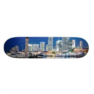 Skate Ideia da skyline com reflexão na água, Miami