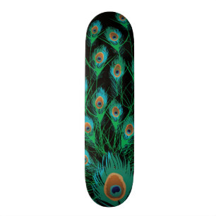 Skate Ilustração com as penas do pavão no preto