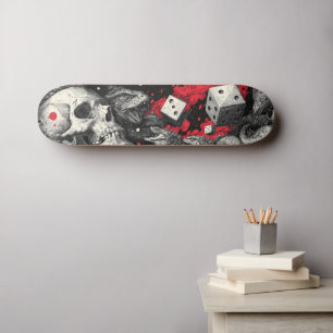 Skate Ilustração de Caveira e Dados de Fantasia Sombria