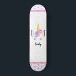 Skate Ilustração Unicorn Crown Girl Name Pink Purple<br><div class="desc">Mágicas Andas Aguardando: Ilustração da Coroa Unicórn Nome da Rapariga Rosa Púrpura Paineira Transforme cada pavimento e estacione em uma terra maravilhosa balbuciosa com a Ilustração da Rapariga da Coroa Unicórn Nome Púrpura Rosa Skateboard. Projetado para o sonhador e aventureiro em cada espírito jovem, este skate encantador é a maneira...</div>