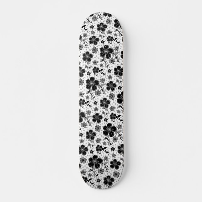 Skate Impressão Floral Preta e Branca (Frente)