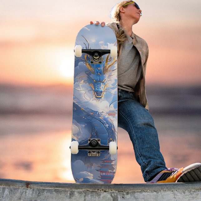 Skate Incrível Dragão Azul Dourado Soando Acima das Nuve (Criador carregado)