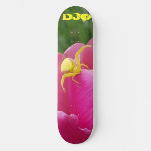 Skate Iniciais cor-de-rosa com aranha-caranguejo amarela