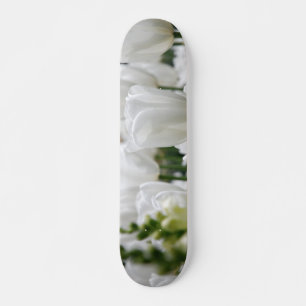 Skate jardim de tulipas brancas