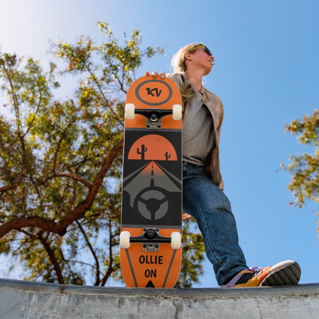 Skate Legal quadro laranja/preto com "Ollie On" gravado (Ao ar livre 1)