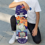 Skate Legal Surreal Funny Único Nome Personalizado<br><div class="desc">Legal Surreal Funny Personalizado Nome Personalizado Único O skate apresenta seu nome personalizado em tipografia moderna em uma divertida colagem de carros, aviões, patos, flores, pássaros e uma pessoa. Personalize editando o texto na caixa de texto fornecida. Dê um presente personalizado, skate personalizado ao seu skate favorito para o Natal,...</div>