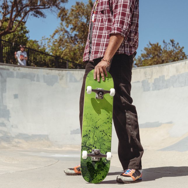 Skate Lima Verde Grunge com Acentos Pretos (Ao ar livre 2)