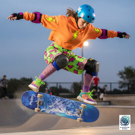 Skate Lindo Leopardo da Neve sobre Rocha de Montanha