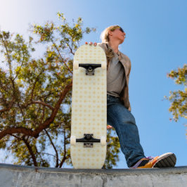 Skate Lindos Círculos Amarelos em Fundo Branco