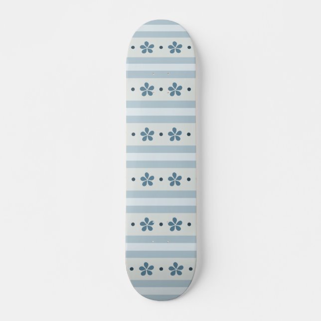 Skate Listras Azuis Claras e Flores (Frente)