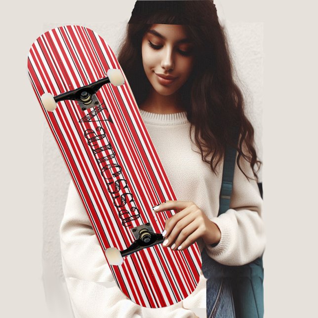 Skate Listras Vermelhas Vibrantes Modernas Assimétricas  (Funky Asymmetric Modern Vibrant Red Stripes Name Skateboard)
