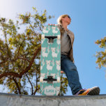 Skate Llama Pattern on Teal Background<br><div class="desc">O skate Llama Lover está pronto para você personalizar. 🥇 UM DESIGN ORIGINAL DE DIREITOS AUTORAIS, DE Donna Siegrist, DISPONÍVEL SOMENTE NO ZAZZLE! ✔ NOTA: APENAS MUDE AS ÁREAS MODELO NECESSÁRIAS! 😀 Se necessário, você pode remover o texto e começar a adicionar o texto e a fonte que quiser. 📌...</div>