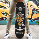 Skate Mão de Esqueleto de Pizza Nome Personalizado<br><div class="desc">skate Mão de Esqueleto de Pizza Nome Personalizado</div>