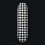 Skate Marcadores brancos e pretos de diamante e nome ou<br><div class="desc">Saia com este impressão de skate de damas brancas e pretas.  Preencha com seu nome ou texto na sua escolha de cores vermelhas,  azuis,  rosa,  amarelas e roxas.</div>