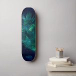 Skate *~* Midnight Blue Sky Cosmmmic Emerald Feather Boh<br><div class="desc">* Magical Mystical Mystical Cósmico Celestial Boêmia Gypsy Rustic impressionantemente belíssima meia-noite Marinho Blue Watercolor sky fundo e brilhante design de penas celestiais. A pena mágica é muito leve e uísque. * Personalize/personalize com suas INICIAIS / MONOGRAM ou NAME. Use o designer para jogar com a fonte e cor, etc....</div>