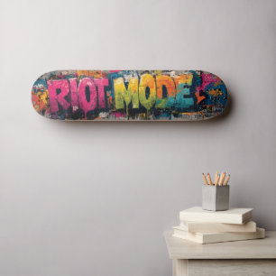 Skate "MODO RIOT" em estilo de Grafite urbano vibrante