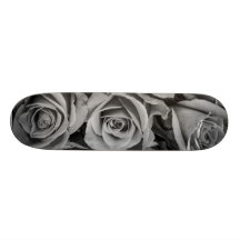 Skate monocromático dos rosas