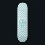 skate Monograma | Cevão Verde Azul Pastel<br><div class="desc">Doces e bonitos padrões verdes,  azuis,  cor verde-pastel ou zigzag e skate personalizado de monograma. Um presente de excelente para uma garota que ama skate.</div>