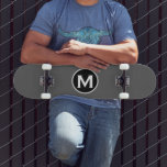 Skate Monograma de Cinzas Simples<br><div class="desc">Um design de monograma minimalista com emblema de monograma preto e branco com tipografia de blocos clássicos inicial em um simples fundo de cinza.</div>