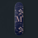 Skate Monograma de folha Rosa de ouro azul-mármore Marin<br><div class="desc">Placa de skate Marinho de cor azul mármore azul mármore azul marble ouro monograma com rosa de cor-de-rosa/dourado da moenda no mármore azul marinho e no seu monograma personalizado. Perfeito para sua estética feminina e luxuosa.</div>