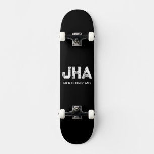 SKATE MONOGRAMA MINIMALISTA DE TRÊS LETRAS EM BRANCO E P