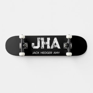 SKATE MONOGRAMA MINIMALISTA DE TRÊS LETRAS EM BRANCO E P