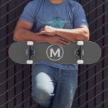 Skate Monograma mínimo de Cinzas<br><div class="desc">Um design de monograma minimalista com cinza e emblema de monograma branco com tipografia de blocos clássicos inicial em um simples fundo de cinza.</div>