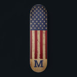 Skate Monograma Personalizado Russo da Bandeira American<br><div class="desc">skate American Flag nos EUA num design de grunge vestido aflita em madeira. Este estado unido da bandeira da américa design de skate com estrelas e listras em branco e azul vermelho é perfeito para presentes militares e de graduação. Personalize este skate de bandeira americana com um monograma inicial. COPYRIGHT...</div>