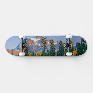 Skate Monte Shuksan refletido no Lago Reflection