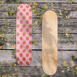 Skate Morangos em bruto e estrias<br><div class="desc">Morangos brancos e padrões de listras em fundo rosa.</div>