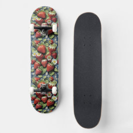 Skate Morangos Frescos Colhidos e Flores Brancas