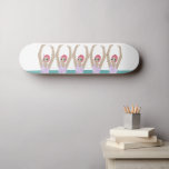Skate Nadadores Artísticos | Synchro Design Art<br><div class="desc">Apresentando uma legal ilustração moderna de mulheres nadadoras artísticas sincronizadas numa piscina. Nadadores artísticos dão design em cores pastéis. Cinco mulheres nadando na piscina de natação. Presente da equipe de natação legal, presentes da equipe de natação sincronizada, presente de treinador da equipe de natação sincronizada. A equipe de nadadores artísticos...</div>