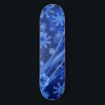 Skate Natal Azul Flocos de Neve de inverno<br><div class="desc">Design de Natal azul com espirais decorativas de inverno e flocos de neve.</div>