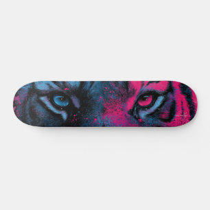 Skate Neon Blue e Pink Close-up of Tiger Eyes