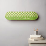 Skate Nome do Padrão do Quadro de Verificação Estético R<br><div class="desc">Nome Personalizado Quadro de Verificação Estético Retroativo Padrão de Quadro de Controle Verde e Branco</div>
