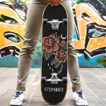 Skate Nome Personalizado do Estilo de Tatuagem de Rosas<br><div class="desc">Rosas Celestiais Retroativos Estilo de Tatuagem Quadro personalizado Nome</div>