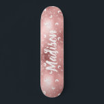 Skate Nome Personalizado Fairy Pink Moon Rosa Chic Doura<br><div class="desc">Nome Personalizado Fairy Pink Rose Dourada Moça Trendy skate com brilho,  lua,  estrelas,  folhas botânicas. Uma maneira feminina e fofa de impressionar sua filha no aniversário,  no doce 16 ou em qualquer evento feminino.</div>