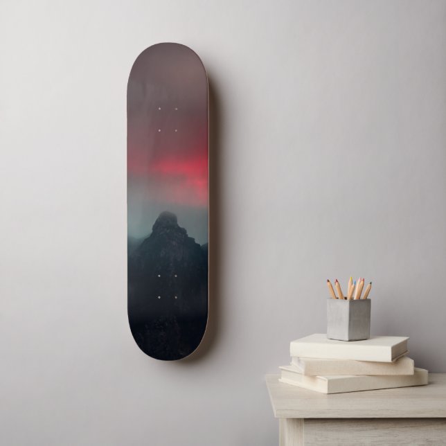 Skate Nuvens a arder, nevoeiro e montanhas (Arte de parede)