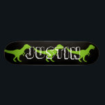 Skate O dinossauro selvagem do rex de T projeta a<br><div class="desc">O dinossauro selvagem do rex de T projeta a plataforma do skate. Design de madeira legal do conselho do skate para meninos e meninas. Ideia do presente de aniversário do divertimento para miúdos. Personalize com seu próprio nome original, letras engraçadas das citações ou do monograma. Ideia impressionante do presente de...</div>