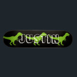 Skate O dinossauro selvagem do rex de T projeta a<br><div class="desc">O dinossauro selvagem do rex de T projeta a plataforma do skate. Design de madeira legal do conselho do skate para meninos e meninas. Ideia do presente de aniversário do divertimento para miúdos. Personalize com seu próprio nome original, letras engraçadas das citações ou do monograma. Ideia impressionante do presente de...</div>