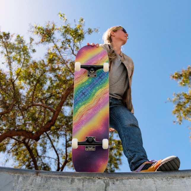 Skate Orgulho LGBTQ+ não binário de energia do arco-íris (Ao ar livre 1)