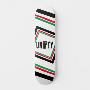 Skate orgulho negro punho vermelho verde bandeira pan-af