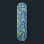 Skate Padrão Azul E Verde<br><div class="desc">Um skate real azul e verde retro boho paisley. Bonita e caprichosa.</div>