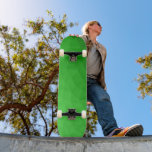 Skate Padrão brilhante de malha geométrica verde-claro<br><div class="desc">O padrão geométrico brilhante do gradiente verde claro da malha geométrica triângulos brilhantes ombre. Malha geométrica do triângulo com gradiente verde-claro verde-claro. padrão,  ombre,  malha,  triângulos,  geometria,  gradiente,  legal,  triângulo,  verde</div>