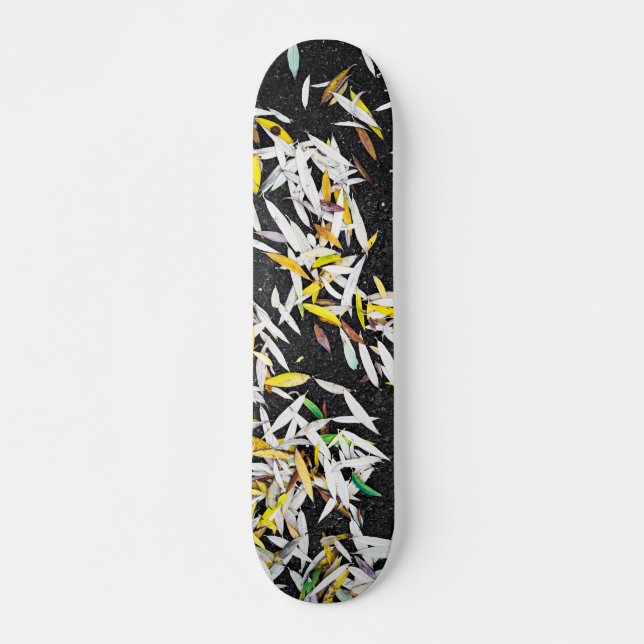 Skate Padrão das folhas caídas em preto (Frente)