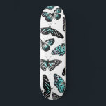 Skate Padrão de Aqua Teal Black Butterflies Watercolor<br><div class="desc">Este padrão moderno, artístico e legal é perfeito para a mulher da moda e na moda. Apresenta uma cor verde-d'água verde e verde-branca pintada à mão sobre um plano de fundo branco simples. É feminino, elegante, boêmia e bonito.***NOTA DE DESIGN IMPORTANTE: Para qualquer solicitação de design personalizada, como solicitações de...</div>