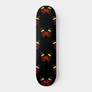 Skate Padrão de borboletas vermelhas e pretas